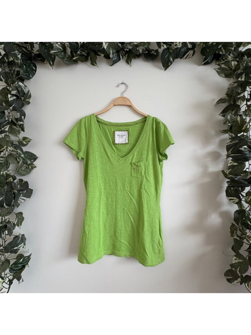 Abercrombie & Fitch V-Neck Short Sleeve Pocket Tee Shirt Green Women’s Size L